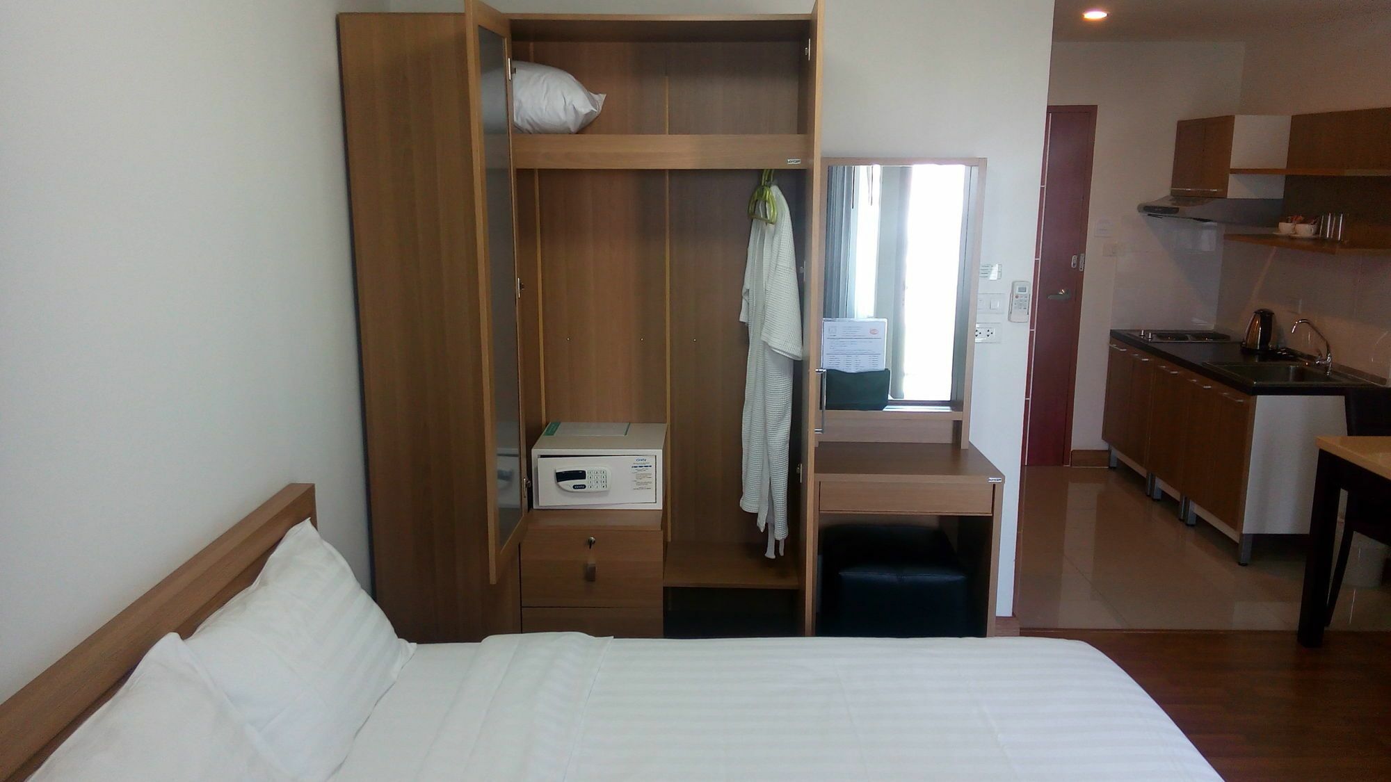 Winner Serviced Apartment Si Maha Phot Eksteriør billede